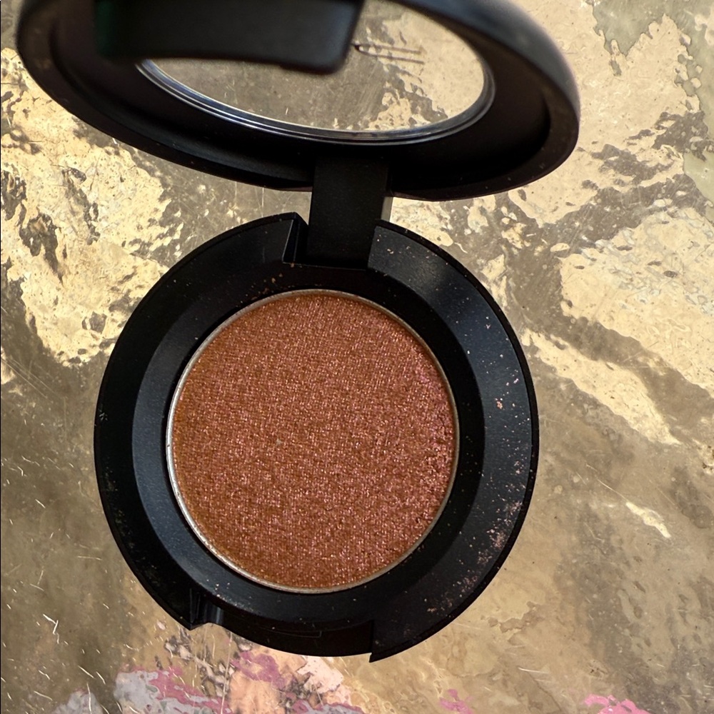 Shimmering Bronze Eyeshadow
